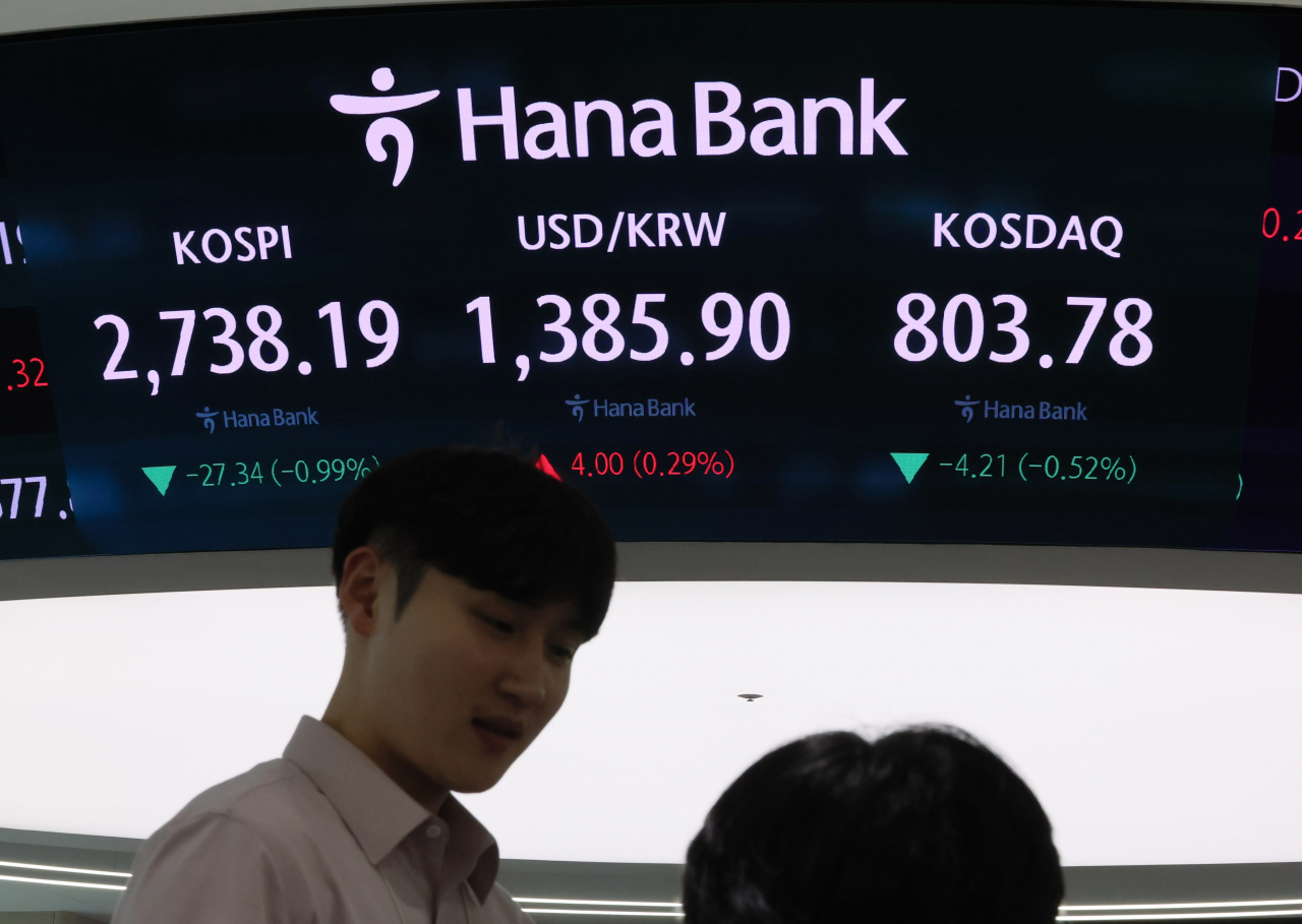 Seoul shares end nearly 1% lower ahead of Fed meeting, major earnings releases