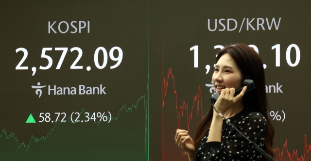 Seoul shares snap 7-day fall on tech gains