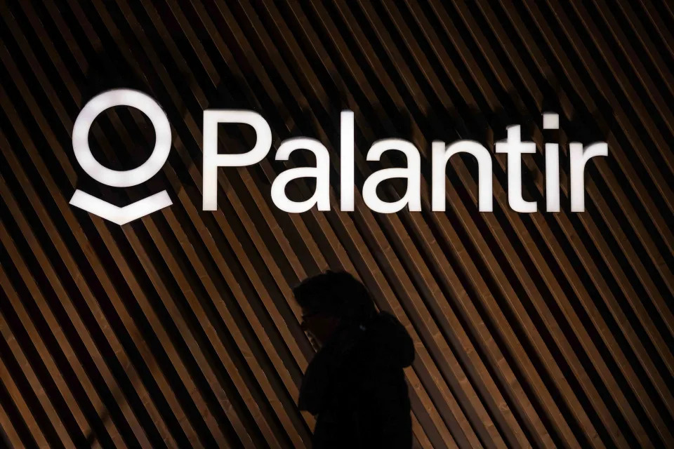 Top Stock Movers Now: Palantir, Domino's Pizza, Nike, and More